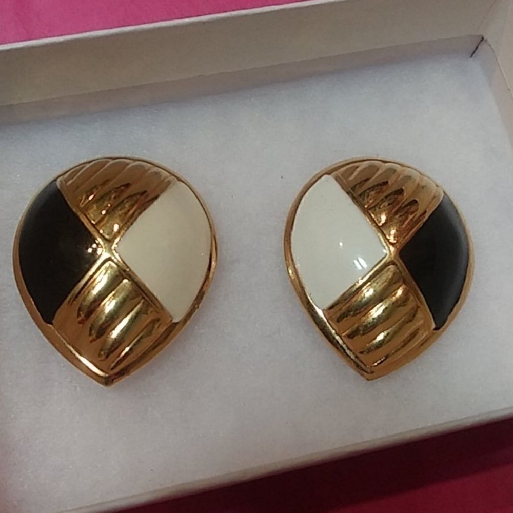Earrings    - Picture 2 of 5